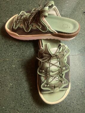 Nike Women’s Sz 6 Grey, Green and Brown Lace-Up Slide Mules